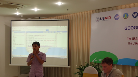 Pham Ngoc Hai presents at GEE training